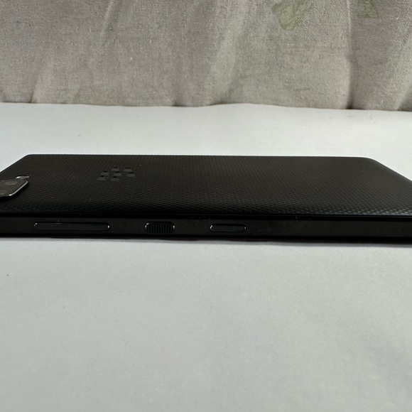 BlackBerry Key2 Unlocked - Picture 6 of 6